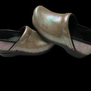 Dansko womens pro clog silver opal 38 EU/7.5-8 m